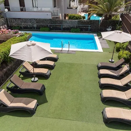 Simone Βίλα Arona (Tenerife)