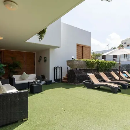 Simone Βίλα *